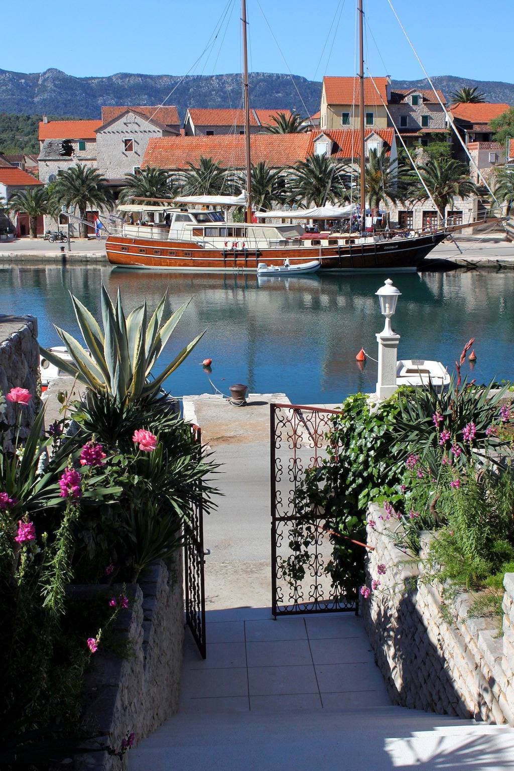 Foto 7 von 38: 2-Zimmer-Ferienwohnung mit Terrasse und Meerblick Vrboska, Hvar A-541-a