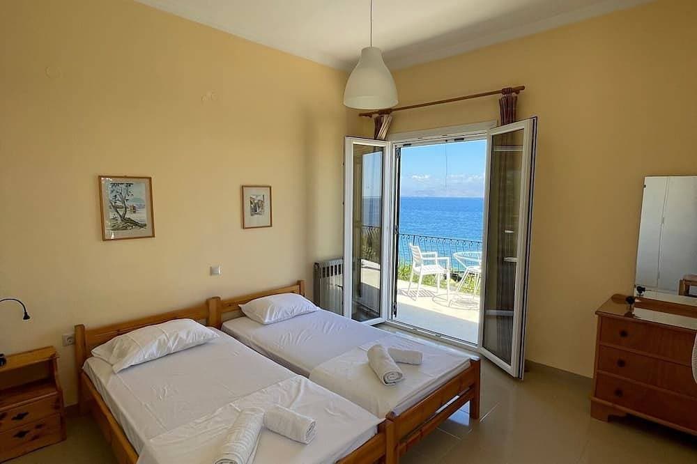 Foto 5 von 26: Villa Margarita on the beach.