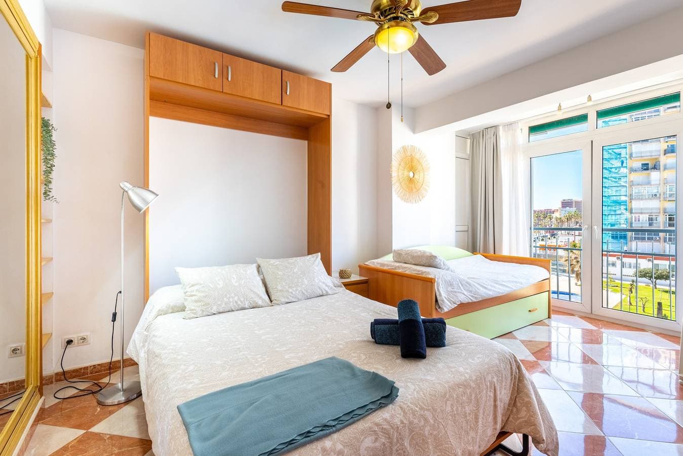 Foto 12 von 24: Sunny Seaside Apartment mit Meerblick, Pool & WLAN
