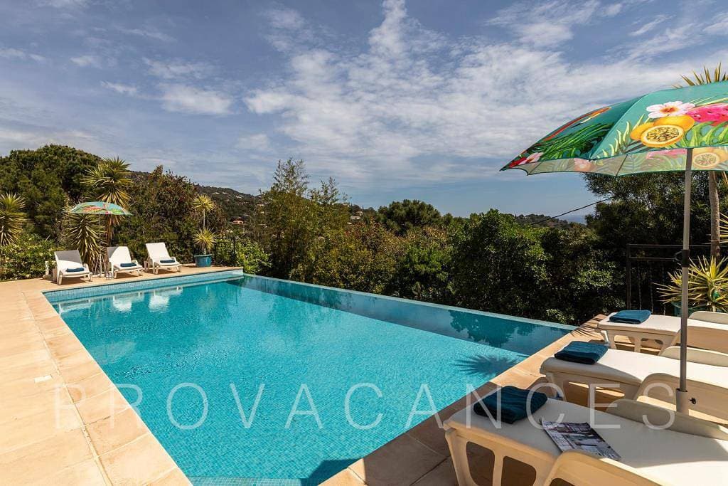 Foto 8 von 49: Villa mit Panoramablick auf das Mittelmeer in Rayol Canadel