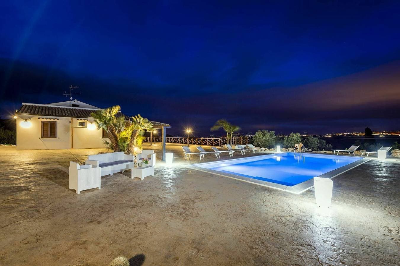 Foto 8 von 29: Villa für 8 Personen mit Pool