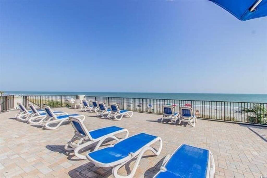 Foto 9 von 9: Newly Renovated Beachfront Oasis.