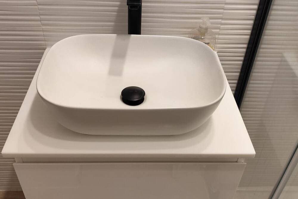 Foto 8 von 30: \"Valentino\" mit Blick auf das Wasser
