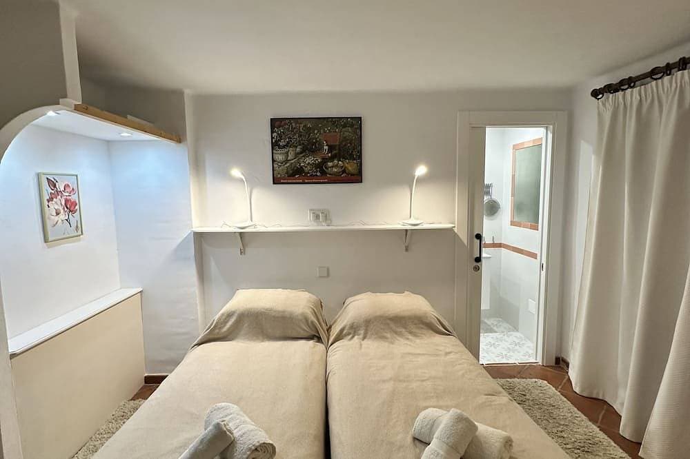 Foto 3 von 26: Abgeschiedene Villa mit Panoramablick, privatem beheiztem Pool und kostenlosem Internet.