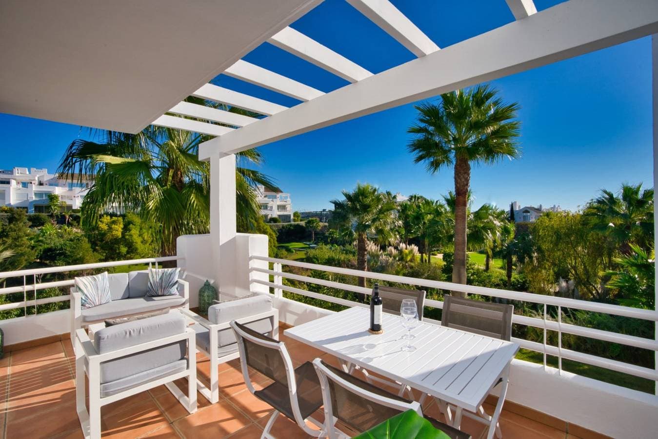 Foto 10 von 43: Modern 2-Bedroom Apartment - Alcazaba Lagoon