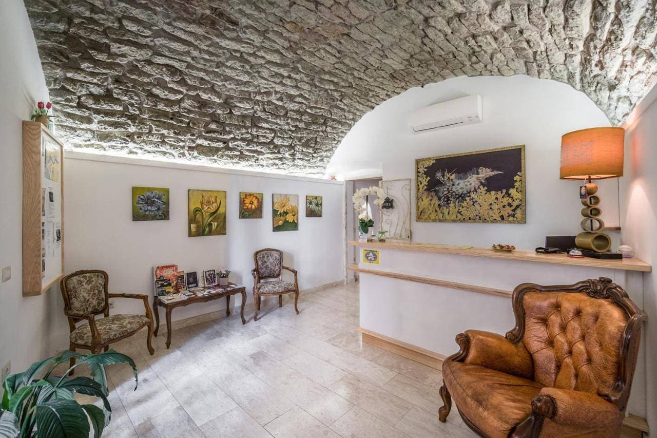 Bosa Queen House 1