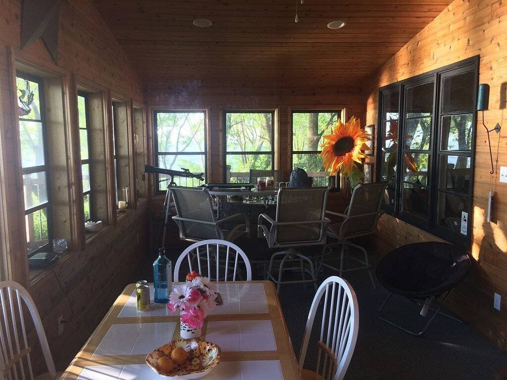 Foto 8 von 21: Grand Beach Lakefront Cabin