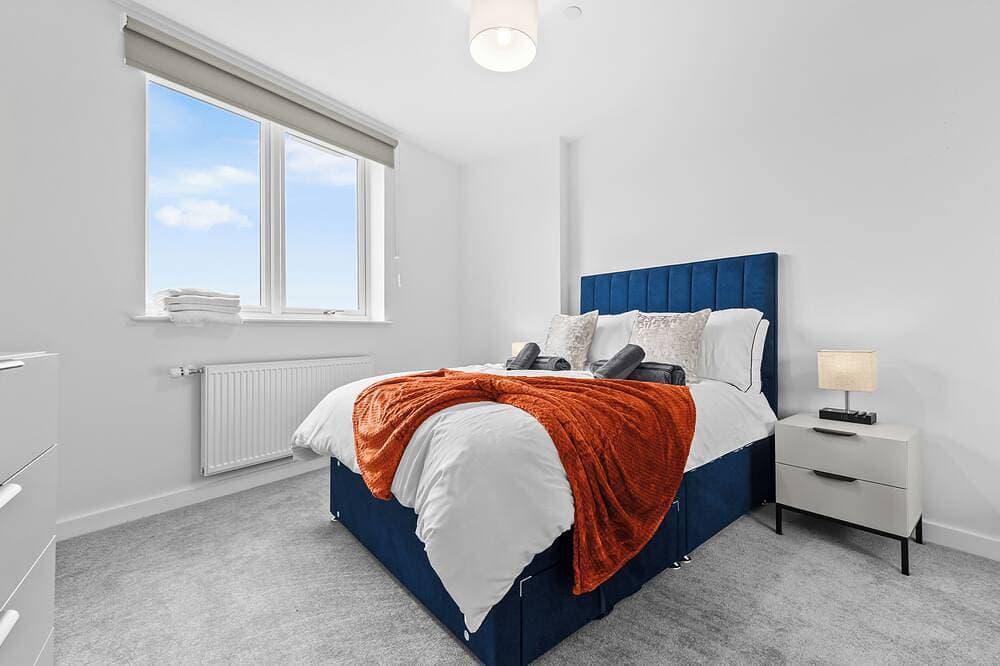 Foto 2 von 22: Modern & Comfortable 2Br | 12 mins to Heathrow & 30 mins to Waterloo