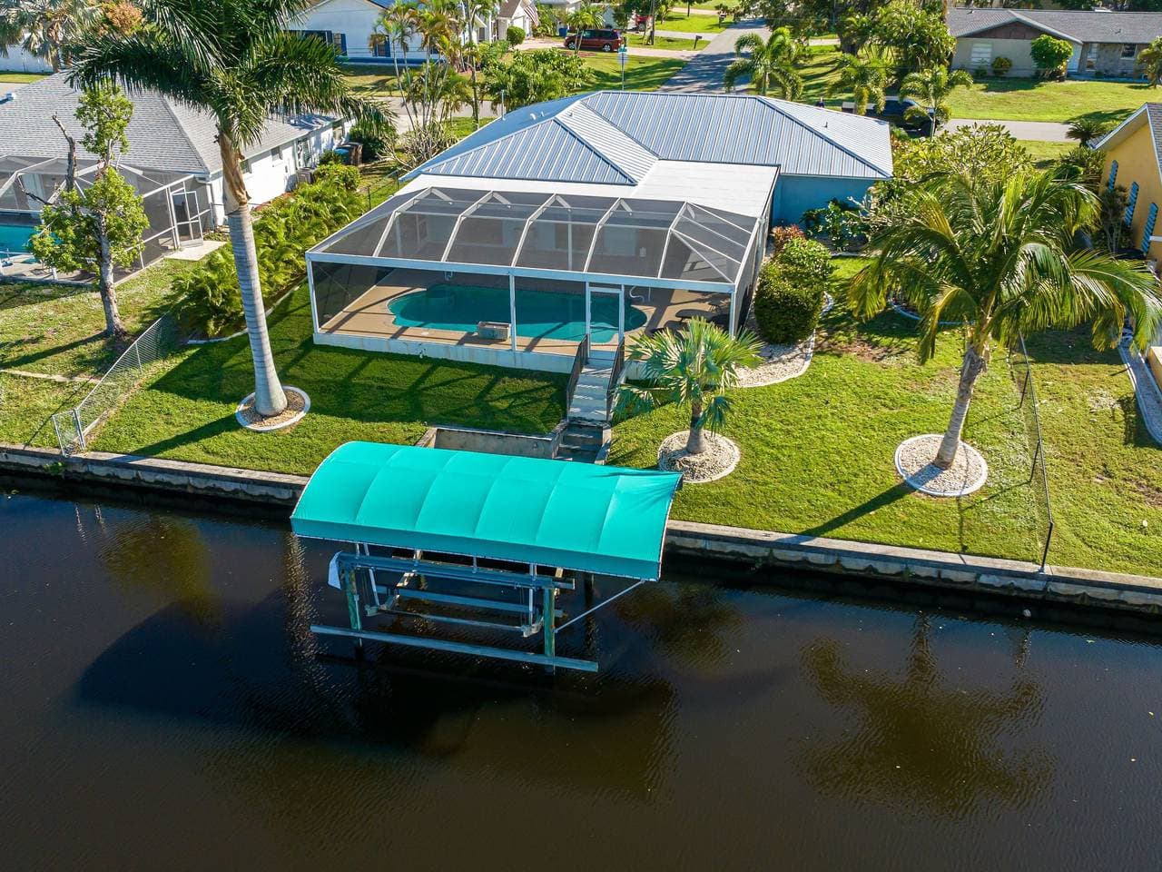 Familienhaus am Wasser, freier Steg und Golfzugang 1