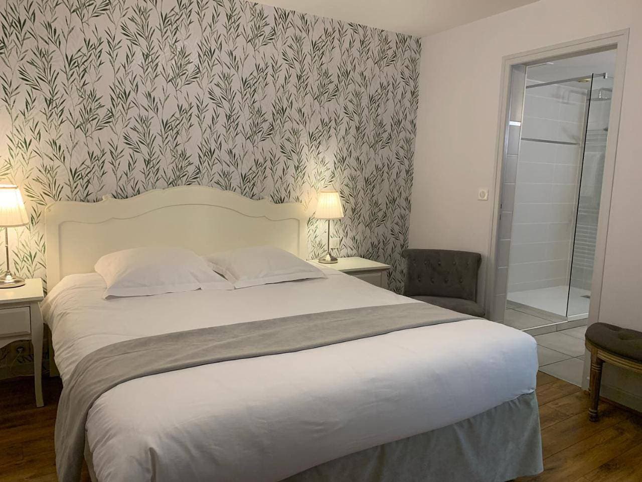 Foto 9 von 12: Double Room with Private Bathroom