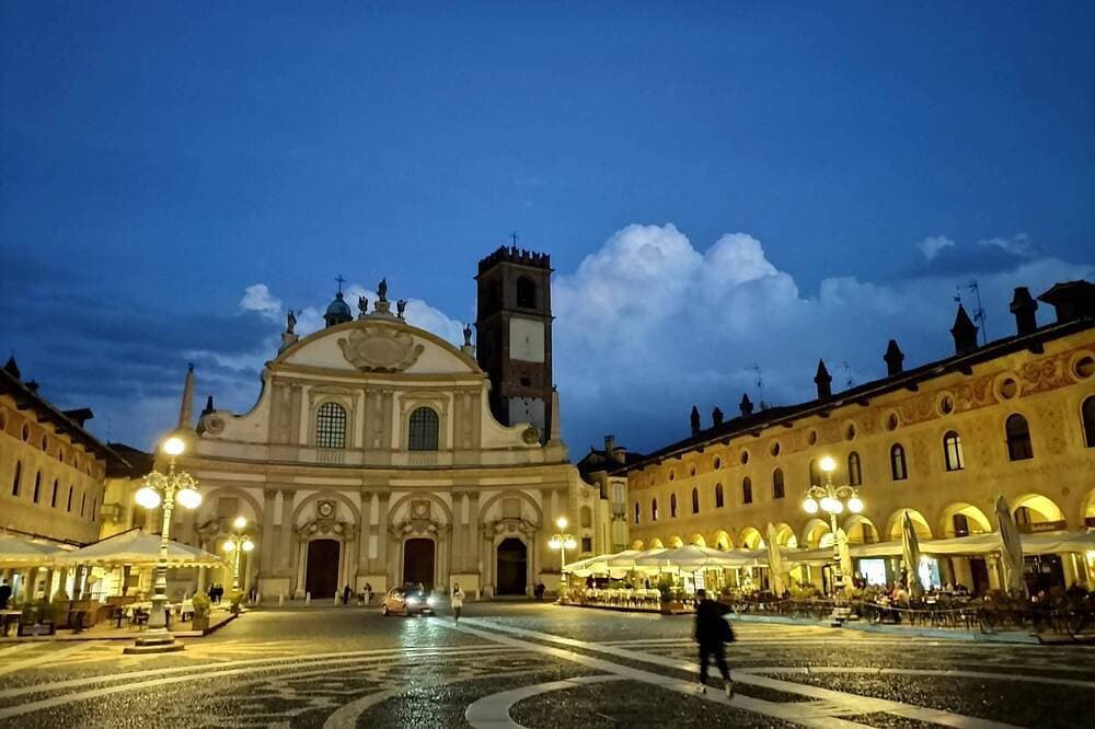 Viadanteunovigevano - 200 meters from Piazza Ducale 1