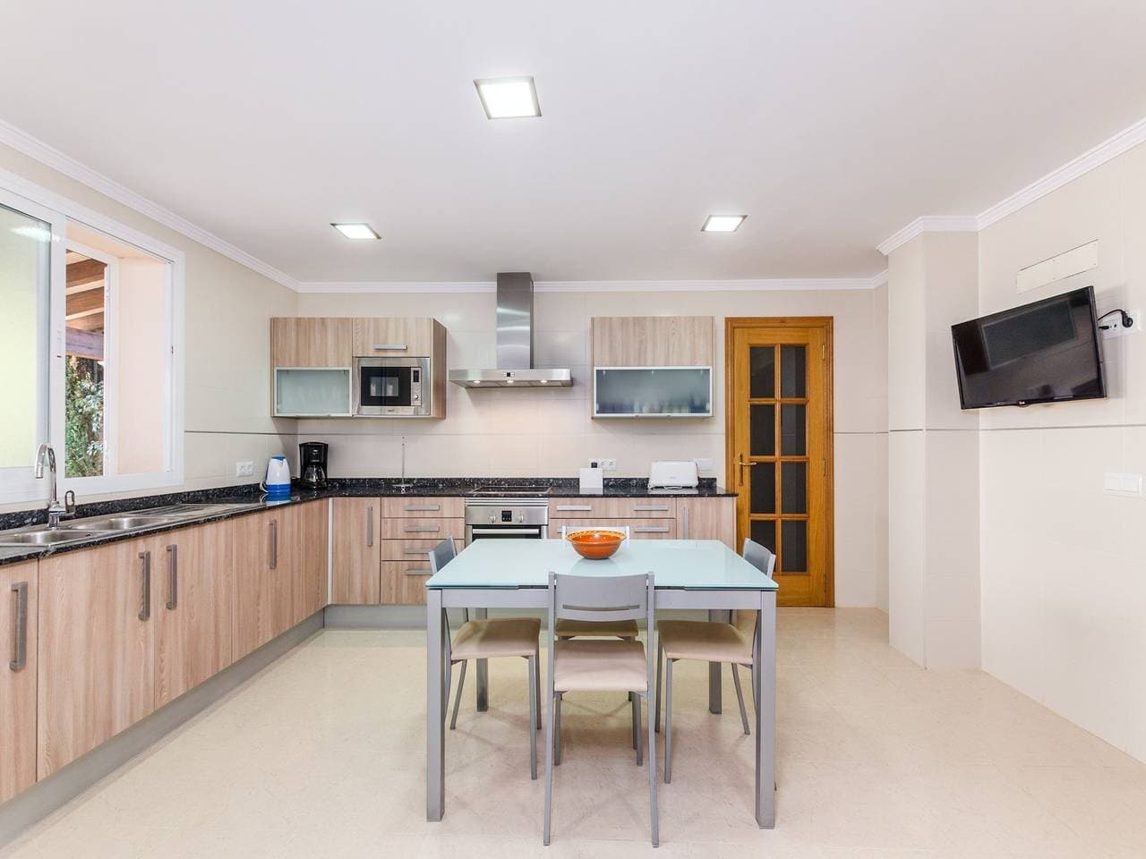 Foto 4 von 44: Villa für 8 Personen mit Terrasse