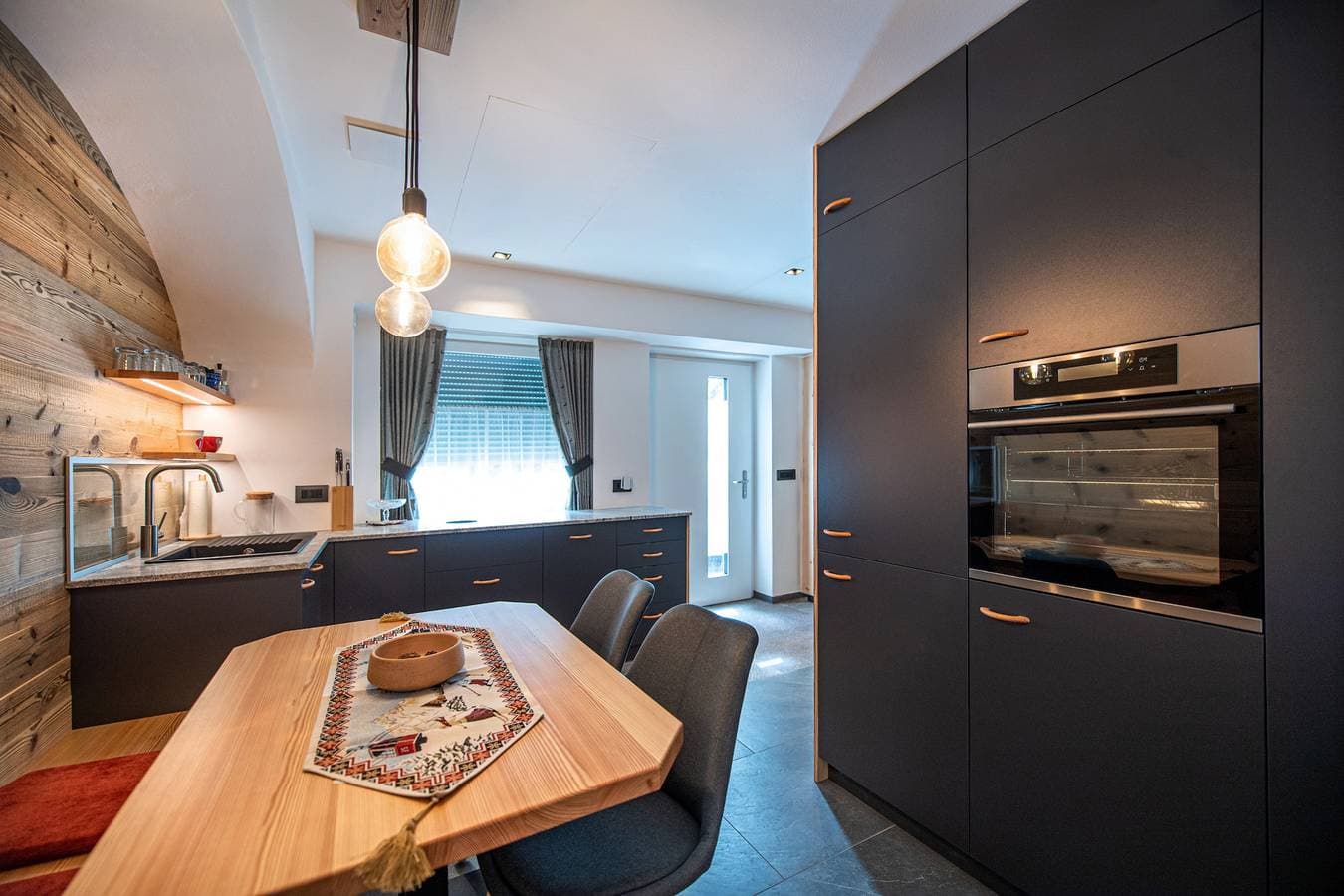 110C Apartments Smidl 1