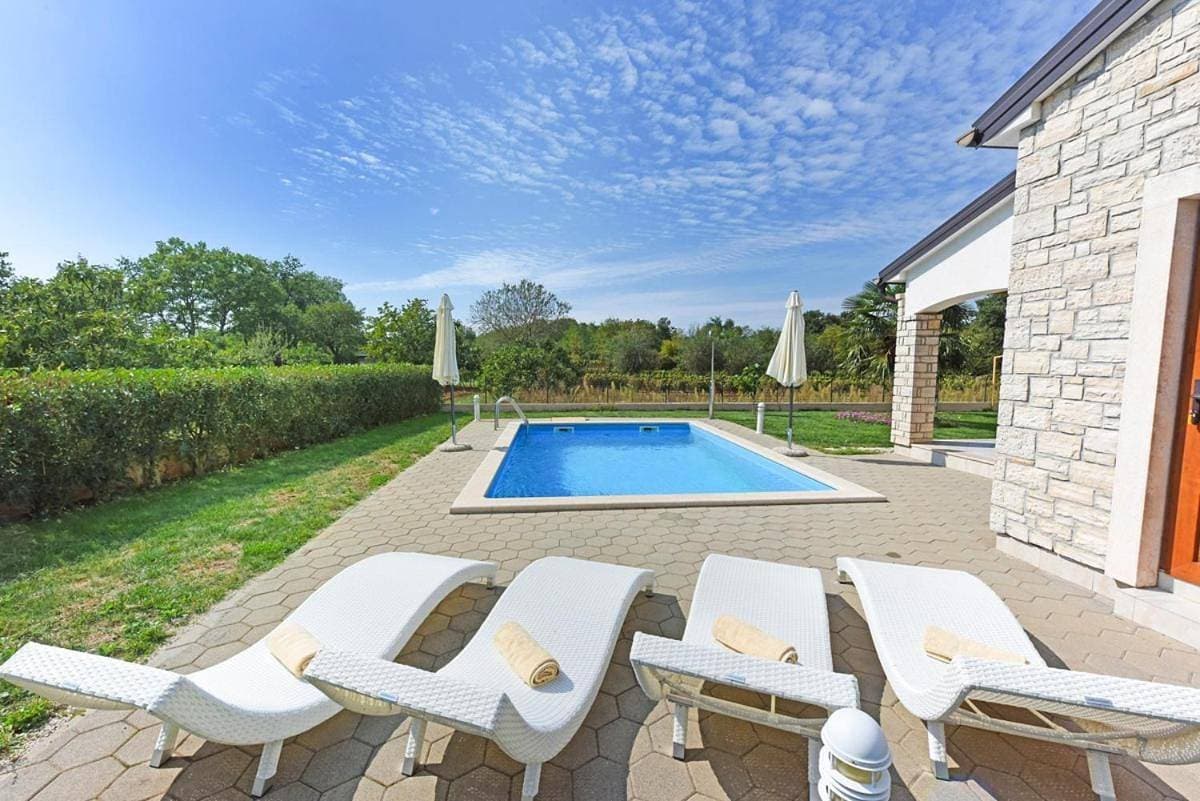 Foto 6 von 18: Sveti Lovrec Pazenaticki Villa Sleeps 6 Pool WiFi