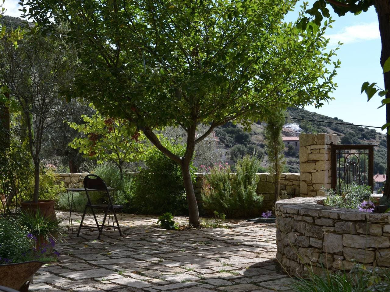 Foto 4 von 26: "Stone Retreat"
