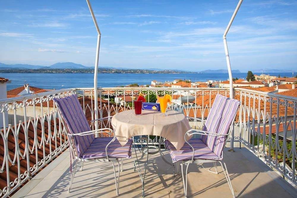 Mata, Feiertage in bunten Spetses 1