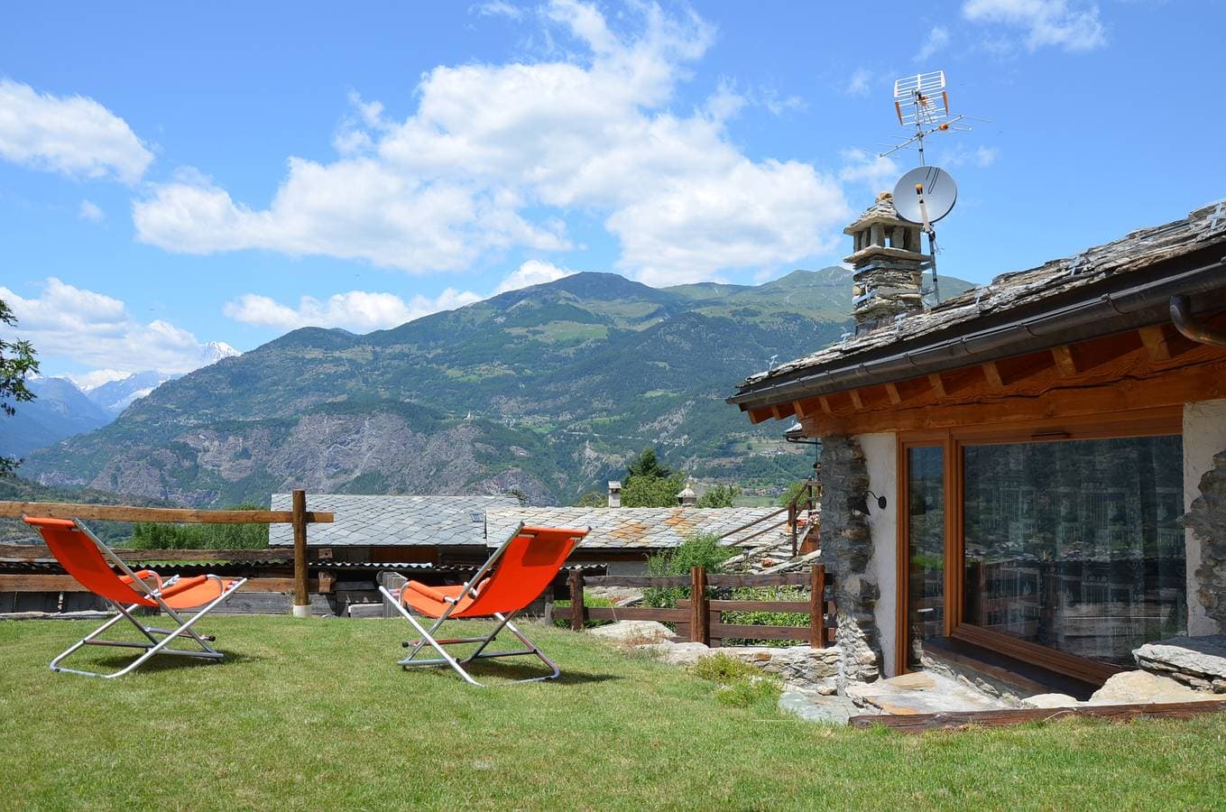 Villa mit Garten und bezauberndem Panorama 1