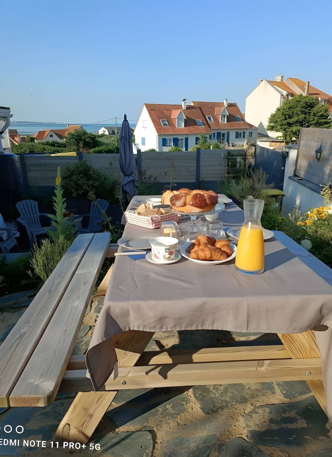 Foto 6 von 26: Gästezimmer „La Coccinelle Des Cap - Taupe Zen“ mit Meerblick, privater Terrasse & WLAN