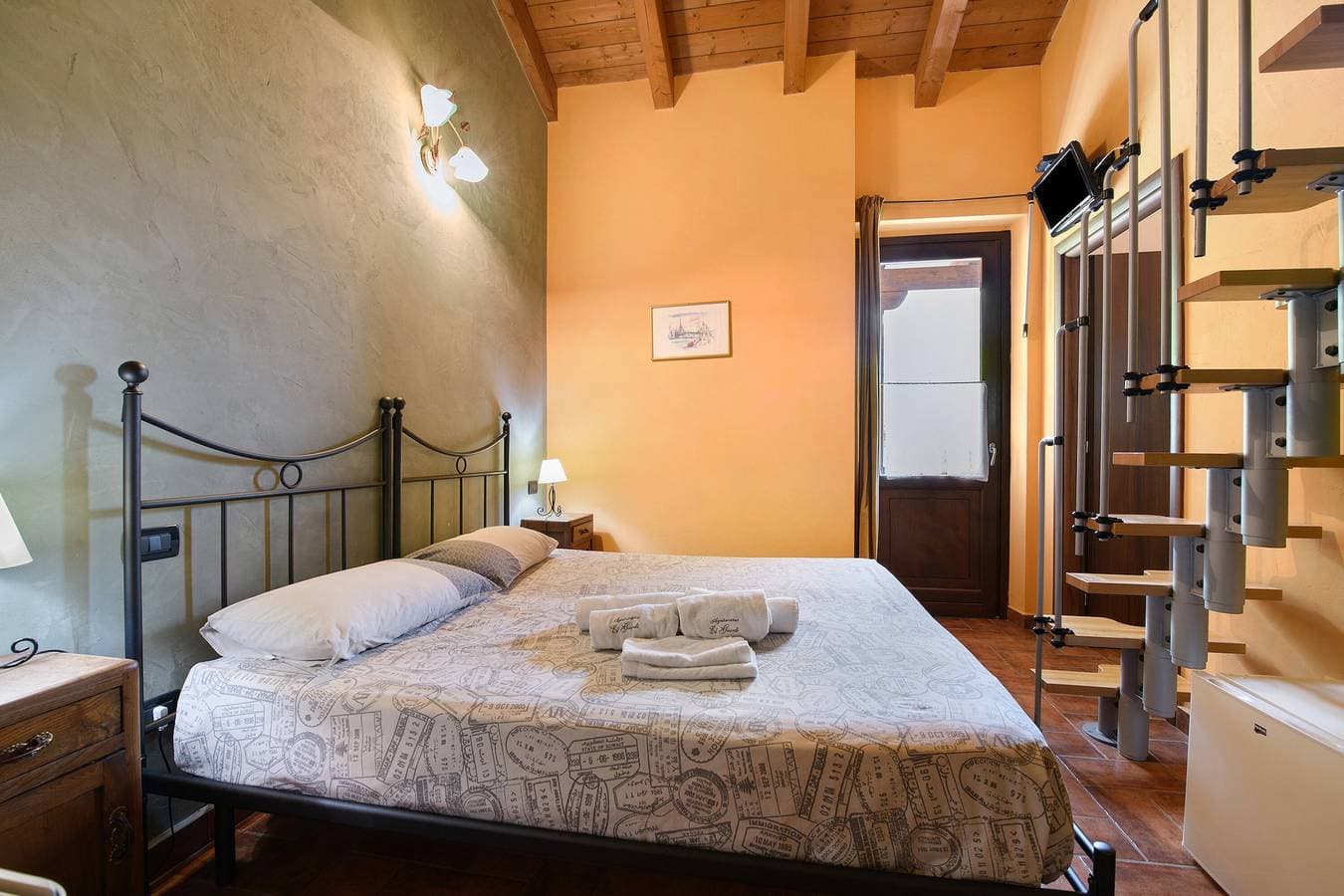 Foto 4 von 28: Zimmer „Stanza 1“ mit Bergblick, WLAN und Klimaanlage