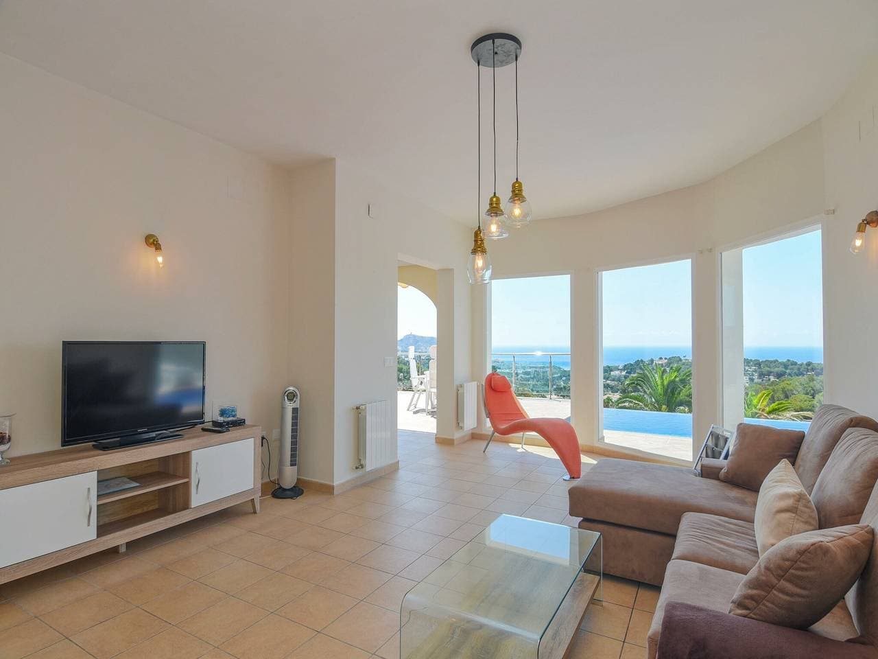 Foto 3 von 82: Villa in Moraira mit Pool am Strand