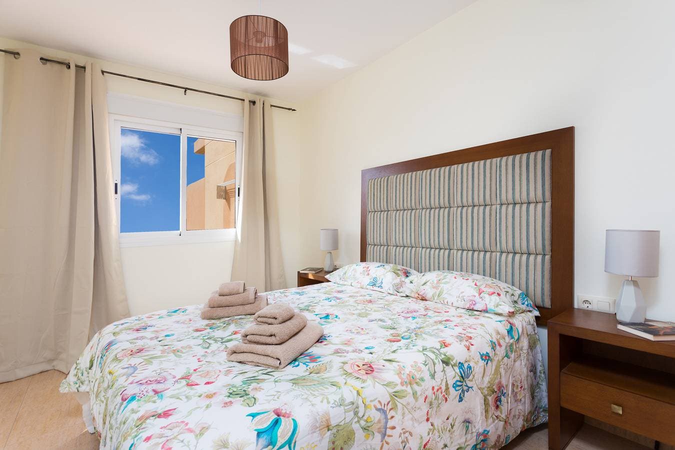 Foto 9 von 21: Ferienwohnung mit Pool, Meerblick und gratis fiber W-Lan