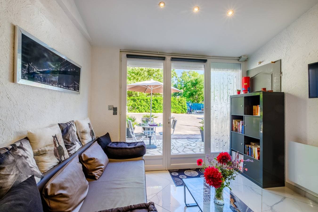 Foto 3 von 25: Ferienwohnung "Lou Paradou" mit Gemeinschaftspool, privater Terrasse und WLAN