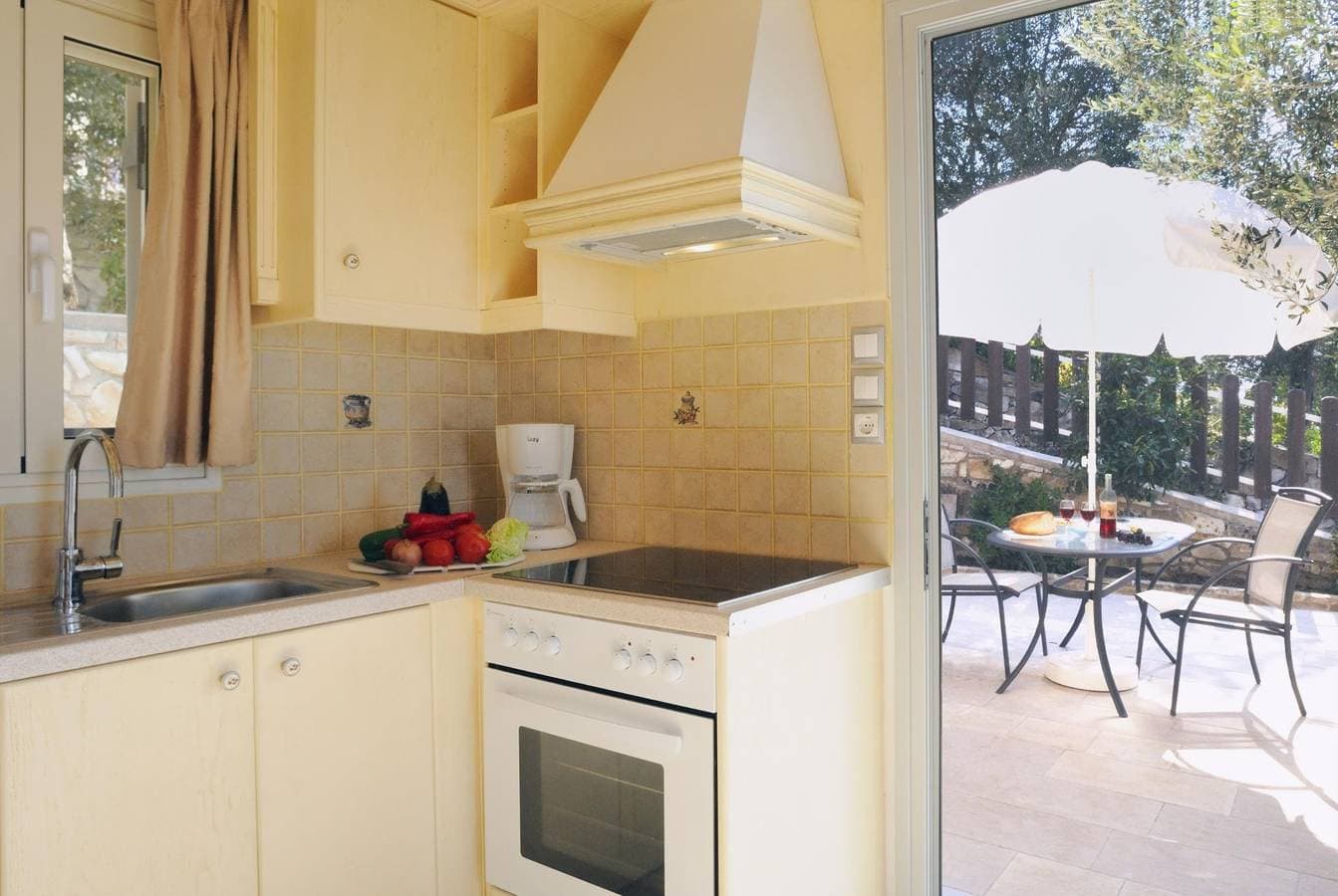 Foto 4 von 18: Romantic Cottage for Adults Only with Sea Views near Beach & Taverna