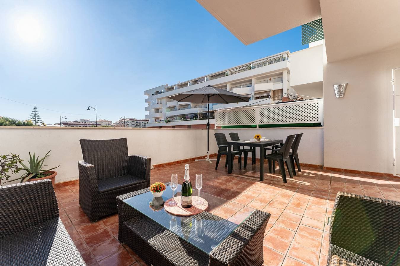 Foto 12 von 32: MalagaSuite Estepona Sun & Terrace