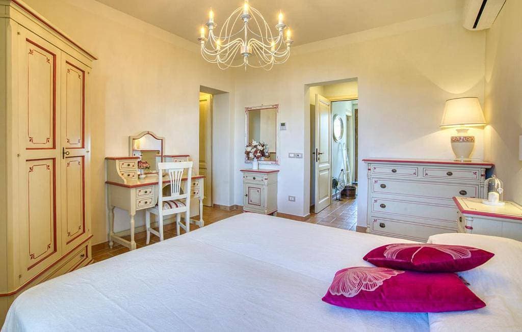 Foto 4 von 57: Three-Bedroom House