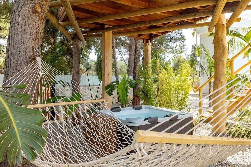 Dream Tree Suite with Jacuzzi | D Palm Premium Living 1