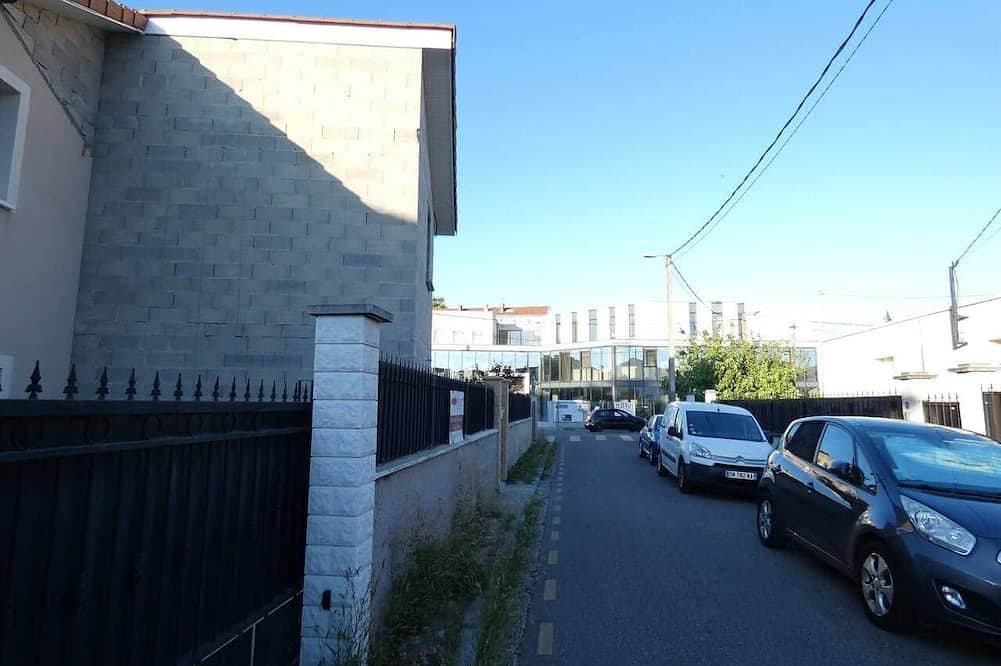Foto 13 von 21: Modern and spacious house with a swimming pool