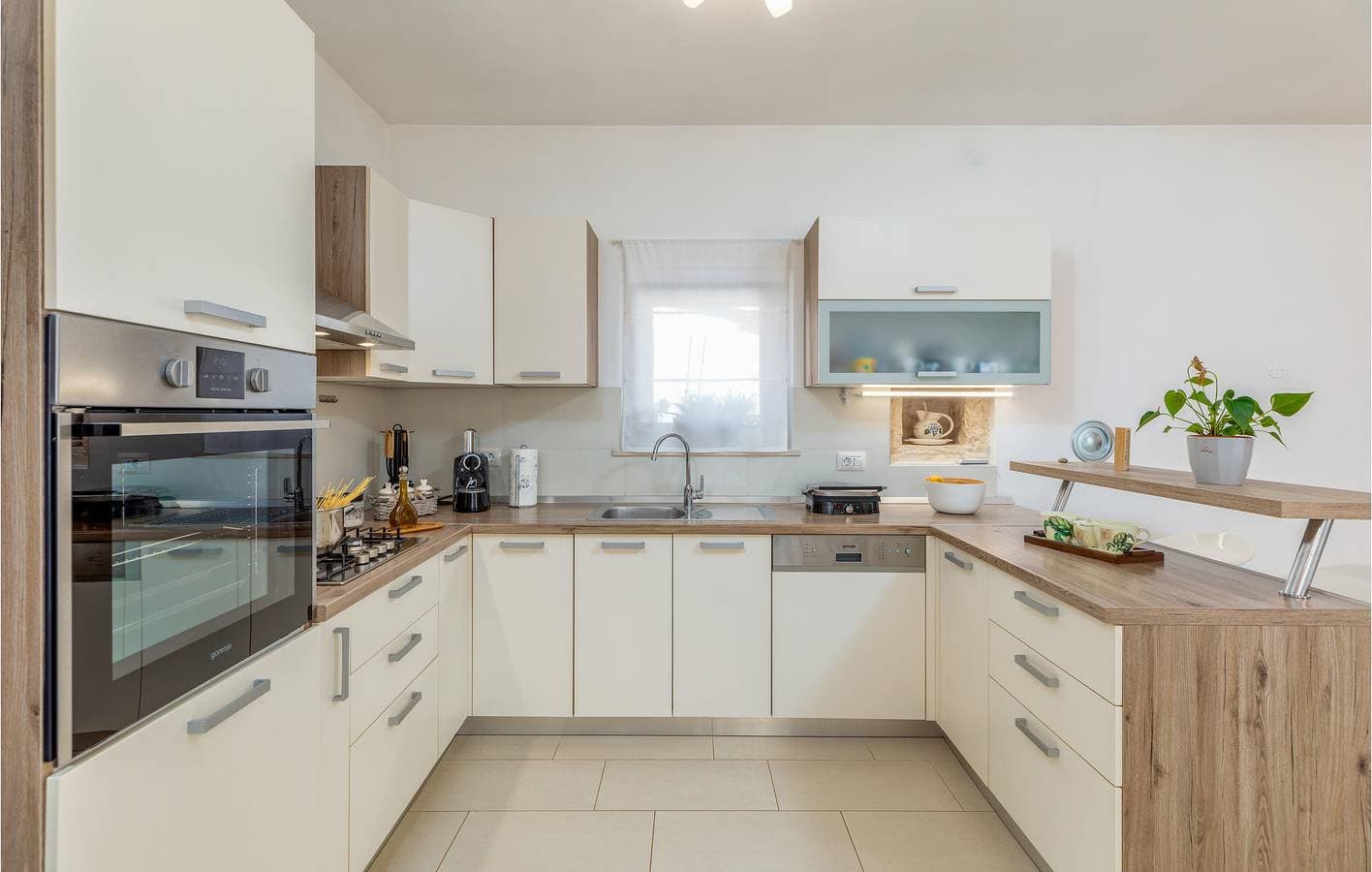 Foto 9 von 33: Geräumige 140 m² große Wohnung mit WLAN und Terrasse in der Nähe des Stadtzentrums von Svetvinčenat