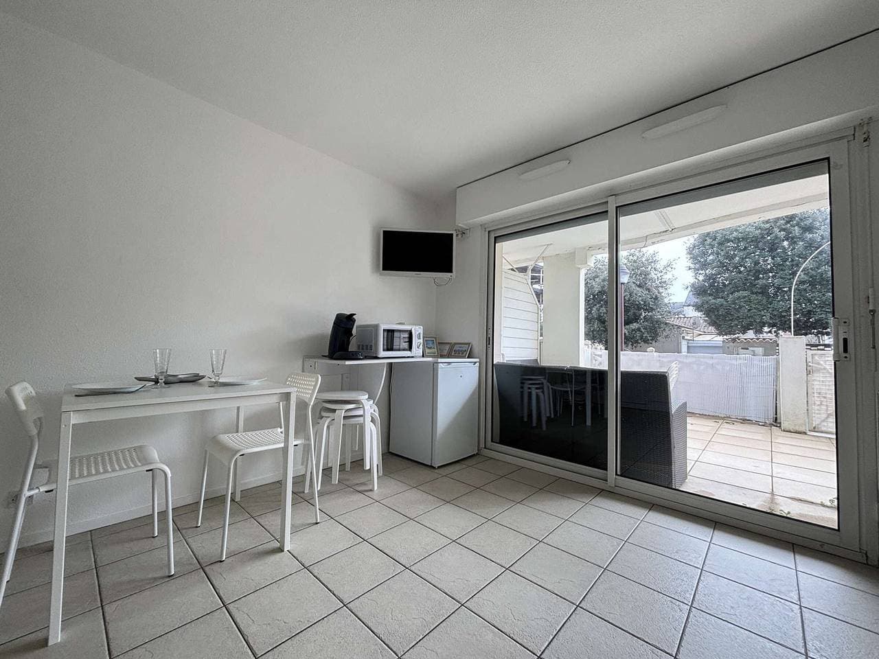 Charmante Wohnung am Meer mit Terrasse, Parkplatz und Pool, 4 Schlafplätze 1