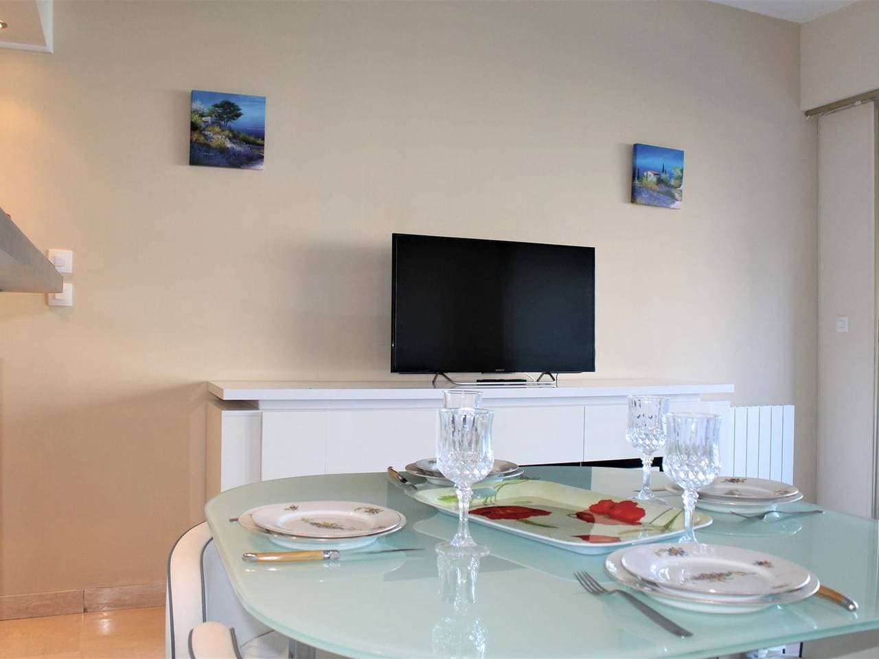 Foto 5 von 14: Apartment mit 2 Zimmern, Balkon, Gartenblick und direktem Meerzugang in Villeneuve-Loubet