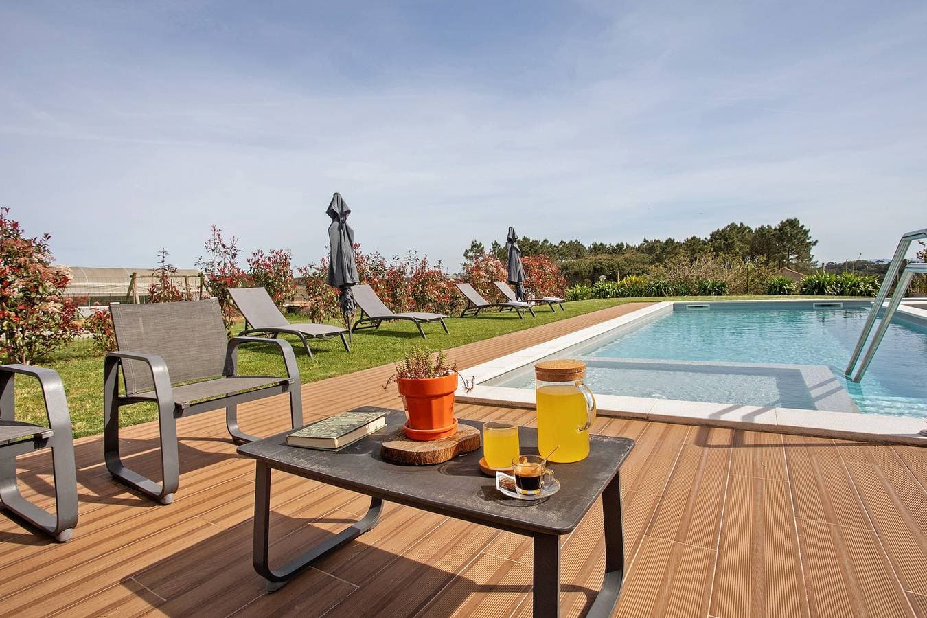 Foto 7 von 38: Zimmer 'Quinta Dos Raposos - Suite Água' mit Gemeinschaftspool, Terrasse und WLAN