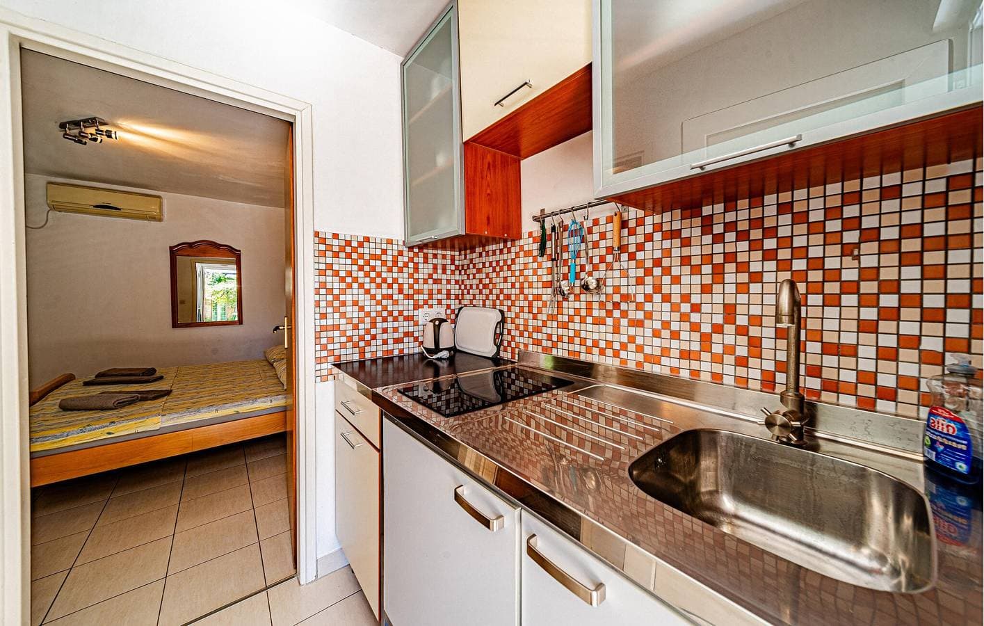 Foto 9 von 19: Gemütliche Ferienwohnung mit Terrasse, WLAN und Parkplatz in der Nähe des Strandes Tri Žala