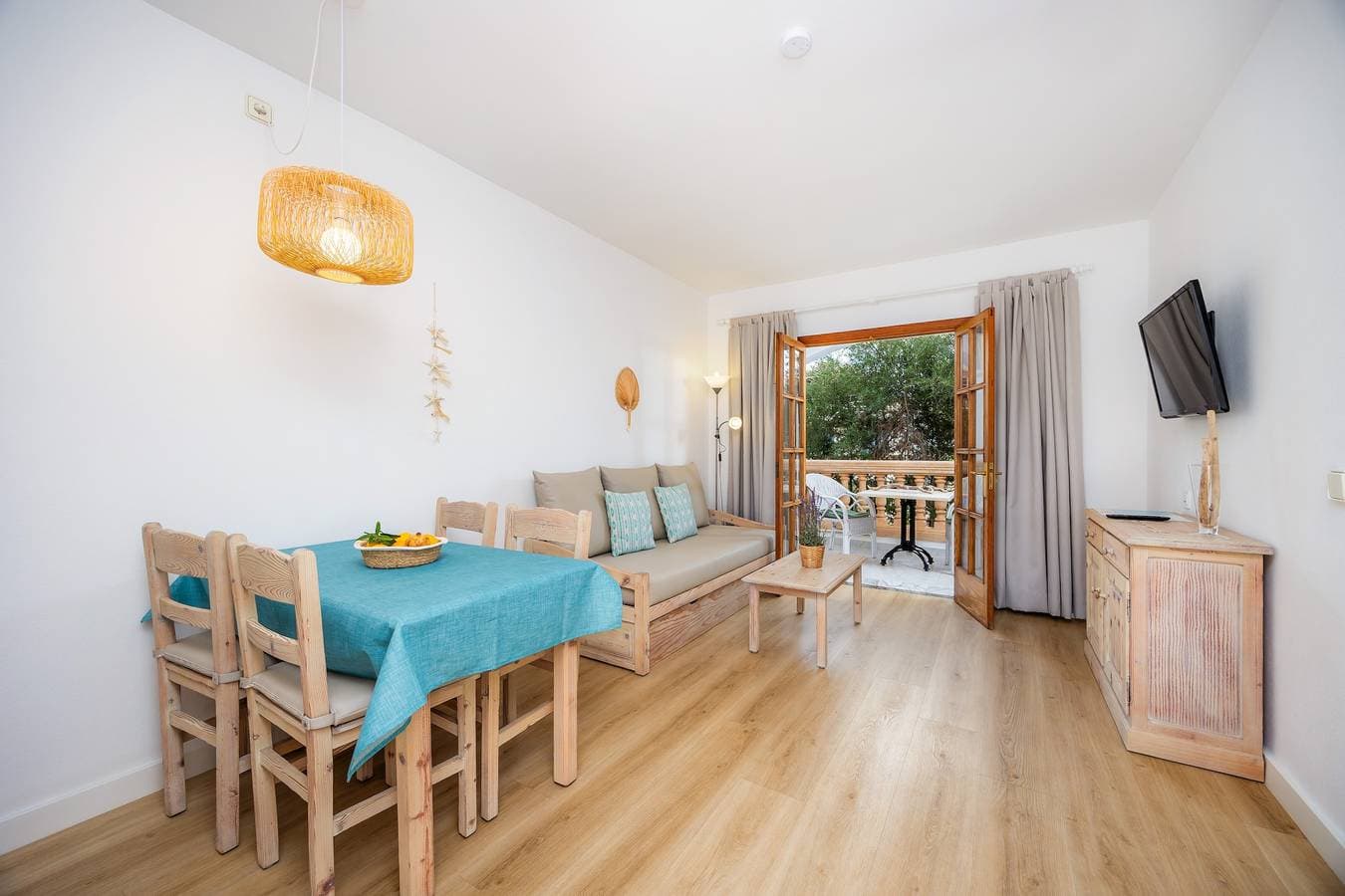 Foto 8 von 41: Strandnahes Apartment mit Zugang zum Pool, einer privaten Terrasse, Klimaanlage und WLAN