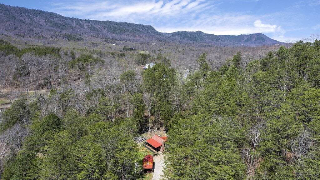 Foto 11 von 16: Secluded Lost Lake Lodge In Cosby - Your Ultimate Hideaway