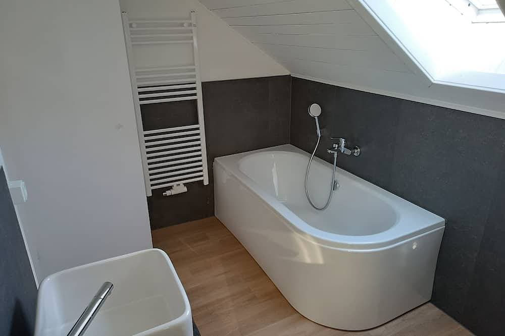 Foto 11 von 30: Ferienhaus mit Seezugang, Steg, Ruderboot, Fasssauna und Wallbox