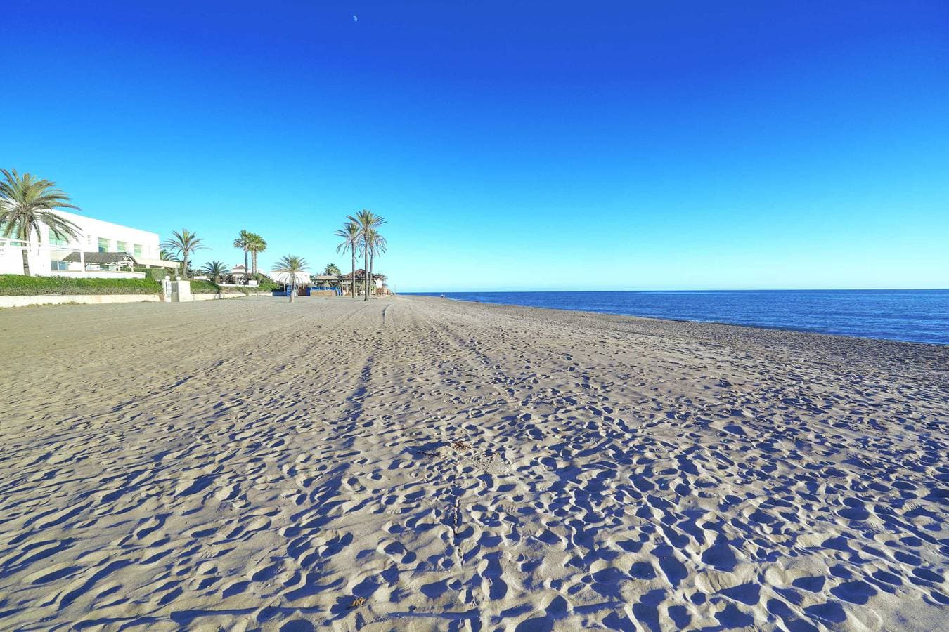 Foto 6 von 37: 2039 Cozy Beachfront Apartment on Golden Beach