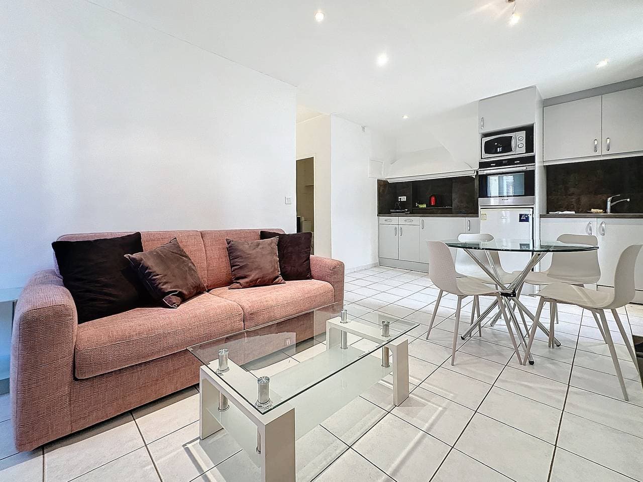 Central 1 bedroom Riouffe 206 2 mins from Palais 1