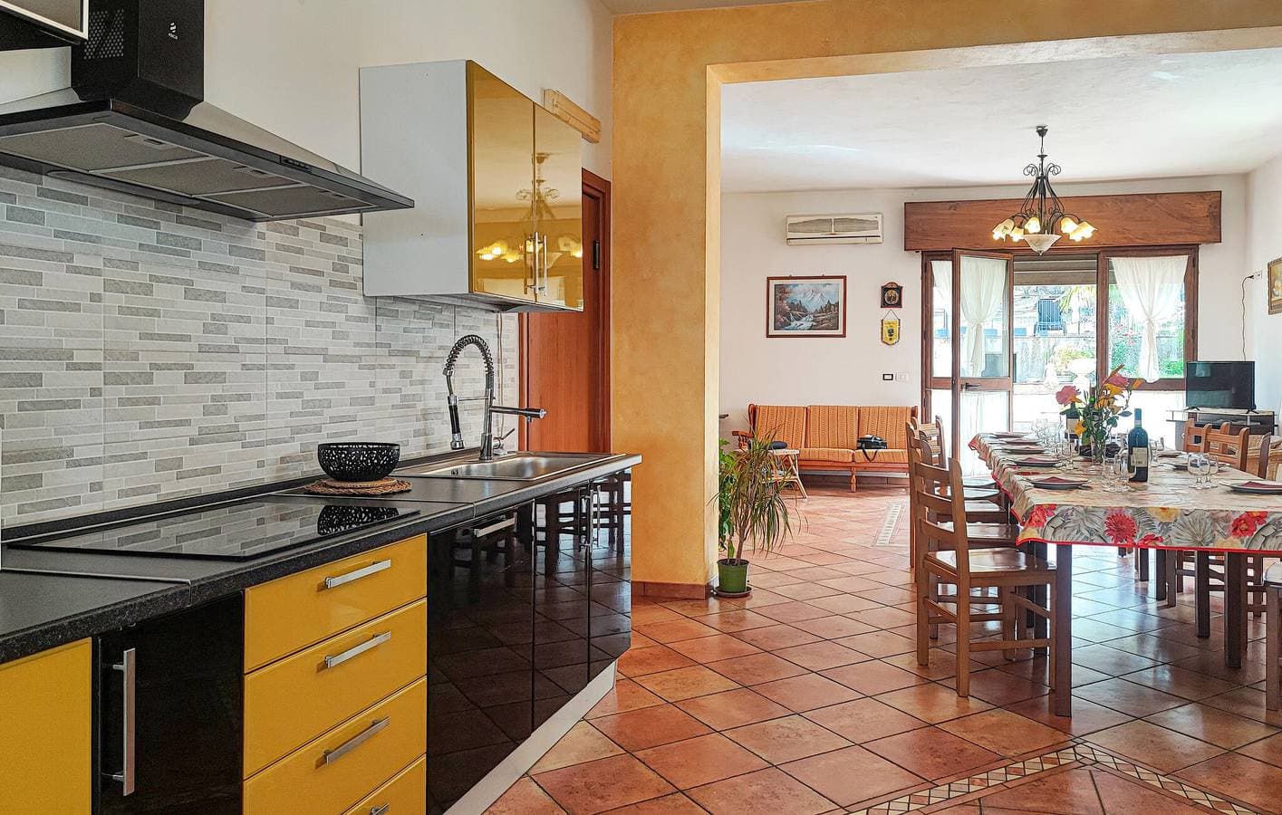 Foto 10 von 51: Apartment mit Meerblick, Pool, Parkplatz und WiFi
