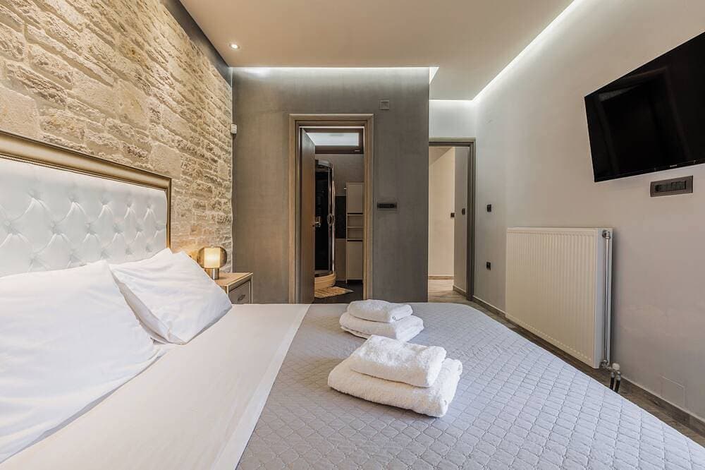 Foto 13 von 30: Stone Build Modern and Traditional Villa near Heraklion