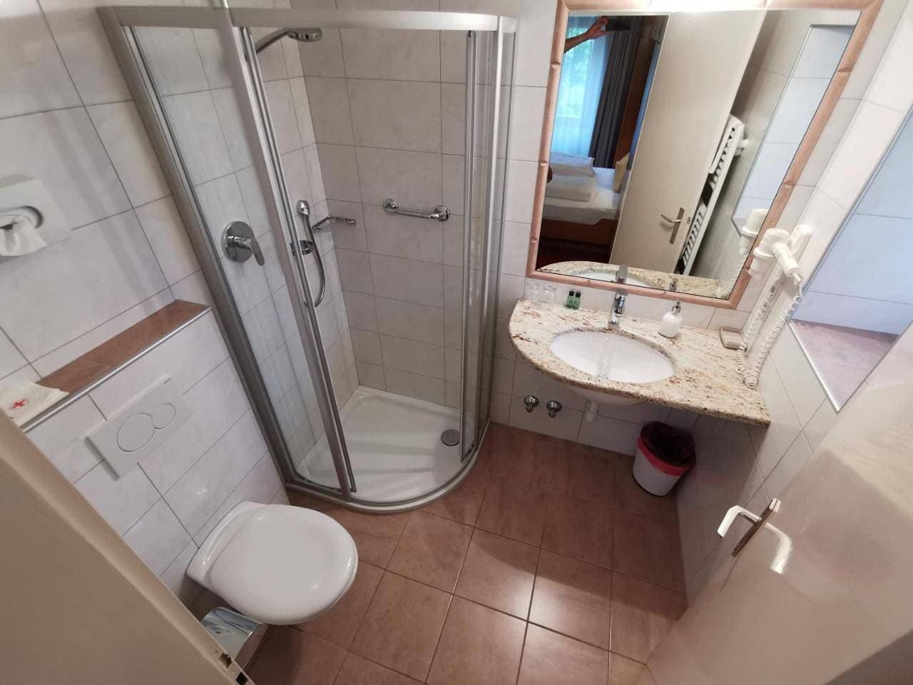 Foto 9 von 9: Double Room with Bathroom