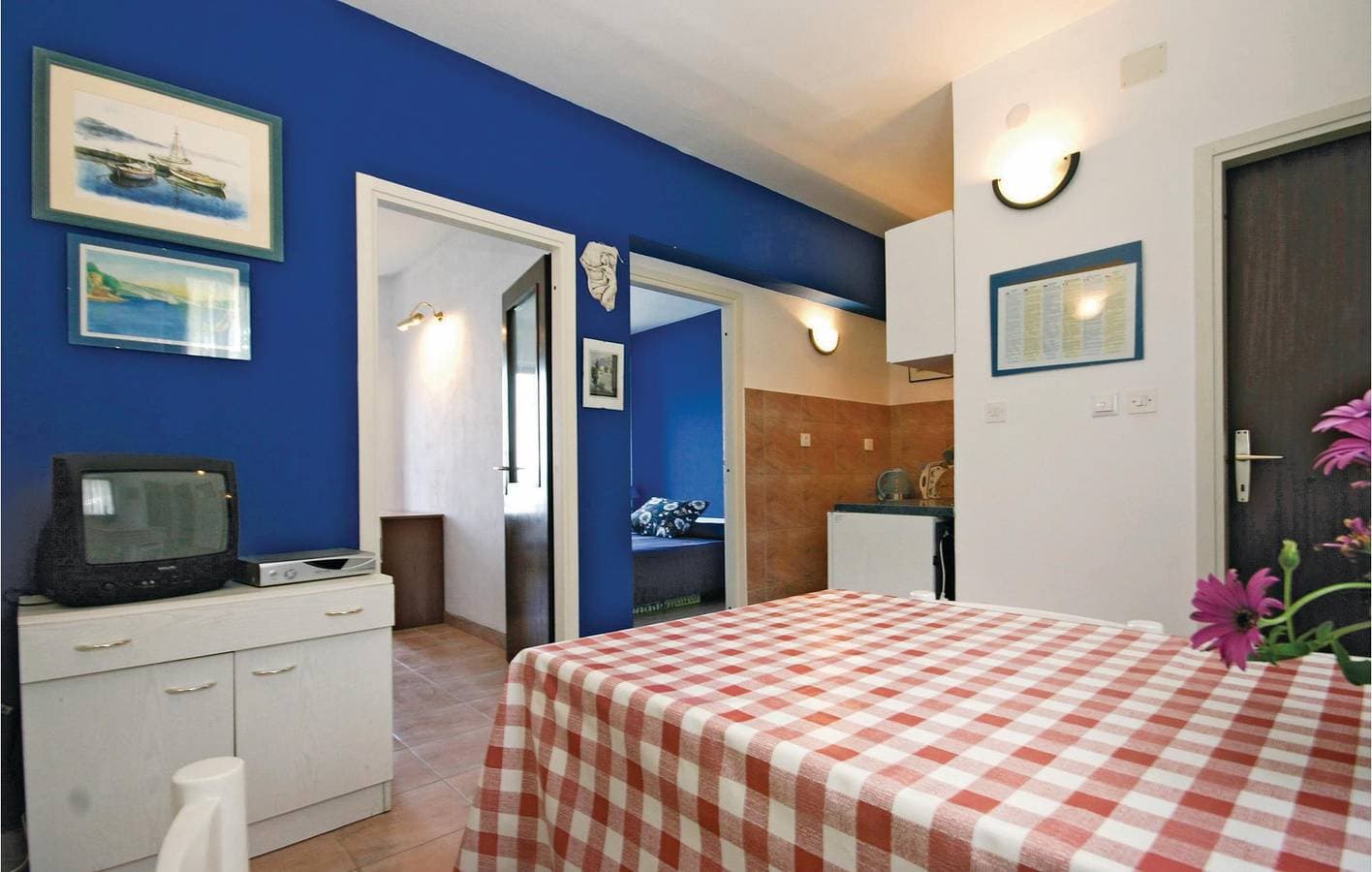 Foto 11 von 24: Gemütliche Ferienwohnung in der Nähe des Strandes Stari Porat mit WLAN und Terrasse
