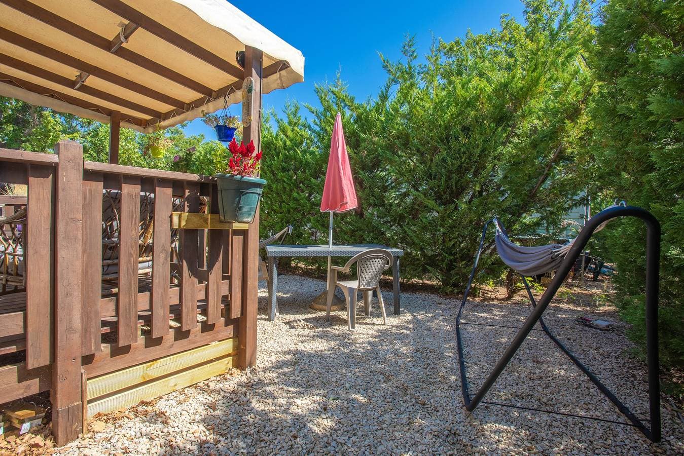 Foto 6 von 28: Mobilheim 'Cocoon' mit Bergblick, Gemeinschaftspool und Klimaanlage