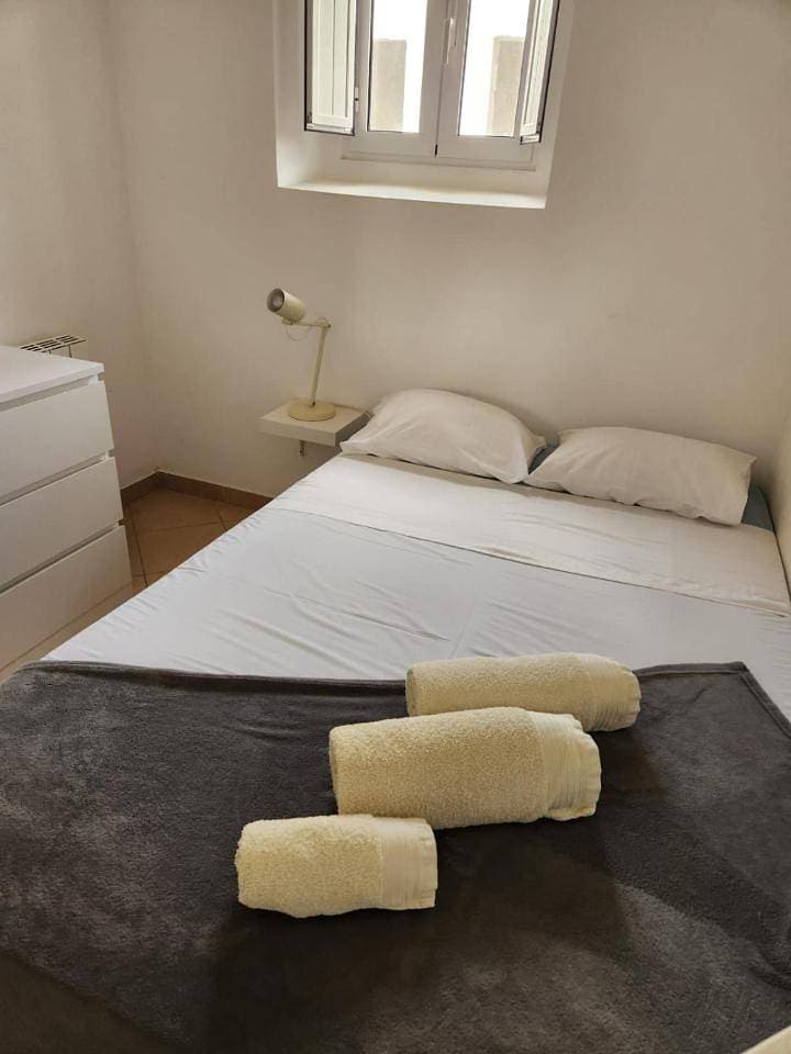 Foto 8 von 9: Small Double Room