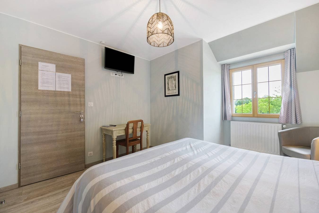 Foto 12 von 22: Bed & Breakfast 'Chambre Chausey' mit Gemeinschaftsterrasse, Garten & WLAN