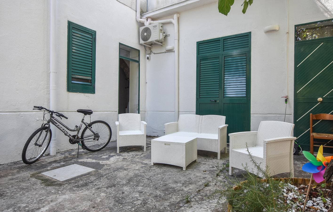 Gemütliches Apartment mit WiFi, AC & Parkplatz, 800m zum Strand 1