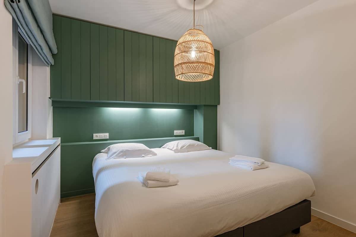 Foto 3 von 40: Coastal getaway w/ full kitchen & workspace